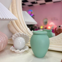 Charger l'image dans la galerie, Vase vert 80s made in Portugal