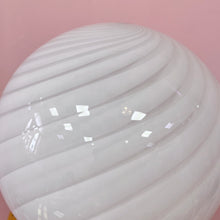 Charger l'image dans la galerie, Lampe Sphère en Verre de Murano – Années 70