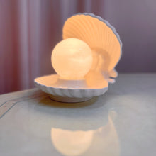 Load image into Gallery viewer, Lampe coquillage vintage, Europe, années 70