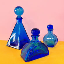 Charger l'image dans la galerie, Flacons de toilette bleu vintage