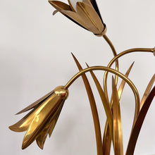 Load image into Gallery viewer, Lampe Florale en Laiton Massif – Années 70