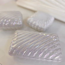 Load image into Gallery viewer, Coffret en céramique iridescente – Grand format - Années 80