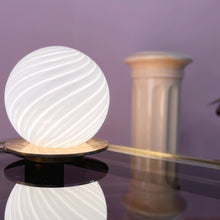 Charger l'image dans la galerie, Lampe Sphère en Verre de Murano – Années 70