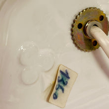 Load image into Gallery viewer, Lampe coquillage vintage – Céramique blanche italienne des années 70