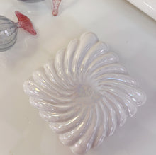 Charger l'image dans la galerie, Coffret en céramique iridescente – Petit format - Années 80