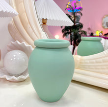 Charger l'image dans la galerie, Vase vert 80s made in Portugal