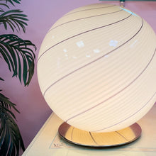 Charger l'image dans la galerie, Lampe sphère en verre de Murano 70s