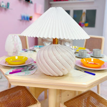 Charger l'image dans la galerie, Lampe swirl vintage Italy 70s