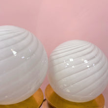 Charger l'image dans la galerie, Lampe Sphère en Verre de Murano – Années 70