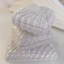 Load image into Gallery viewer, Coffret en céramique iridescente – Moyen format - Années 80