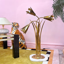 Load image into Gallery viewer, Lampe Florale en Laiton Massif – Années 70