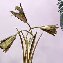 Load image into Gallery viewer, Lampe Florale en Laiton Massif – Années 70