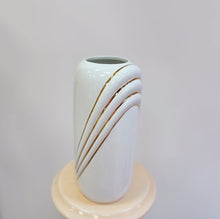 Load image into Gallery viewer, Vase Art Déco doré 80s