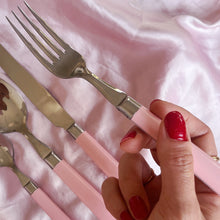 Load image into Gallery viewer, Set de 24 couverts rose Guy Degrenne – Made in France - Années 80