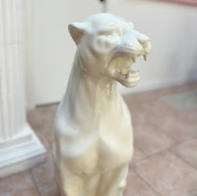 Load image into Gallery viewer, Grande panthère blanche vintage années 70