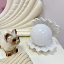 Charger l'image dans la galerie, Rare lampe coquillage 80s iridescente