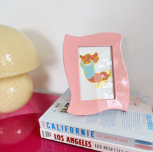 Load image into Gallery viewer, Vintage wavy photo frame