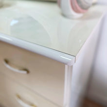 Charger l'image dans la galerie, Commode et miroir coquillage laqués ivoire, années 80