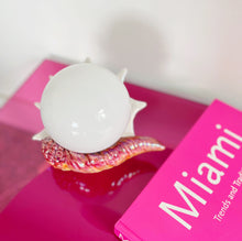 Charger l'image dans la galerie, Lampe coquillage escargot de mer vintage