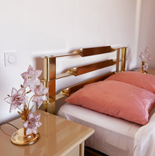 Charger l'image dans la galerie, Lampe florale Murano en laiton et verre rose moucheté, Italie, années 70