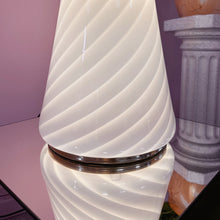 Charger l'image dans la galerie, Lampe conique en verre de Murano, Italie, années 70