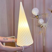 Charger l'image dans la galerie, Lampe conique en verre de Murano, Italie, années 70