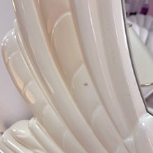 Charger l'image dans la galerie, Commode et miroir coquillage laqués ivoire, années 80