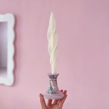 Load image into Gallery viewer, Paire de bougeoirs pastel, Porcelaine de Macao, années 80