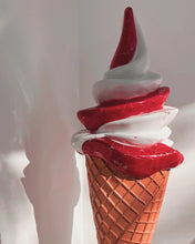 Load image into Gallery viewer, statue cornet de glace vintage