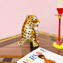 Charger l'image dans la galerie, Statuette bébé léopard Capodimonte, céramique émaillée, Italie années 70