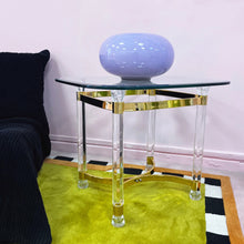 Charger l'image dans la galerie, Table en laiton doré et lucite, plateau en verre biseauté, Italie années 70