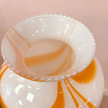 Charger l'image dans la galerie, Vase en verre soufflé lattimo, Murano, Années 70