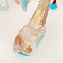 Load image into Gallery viewer, Statuette sirène iridescente – Brésil, années 60