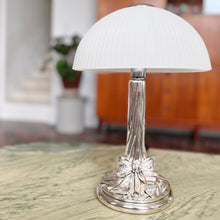 Load image into Gallery viewer, Lampe noeud chromée – StilArte, Italie, Années 70
