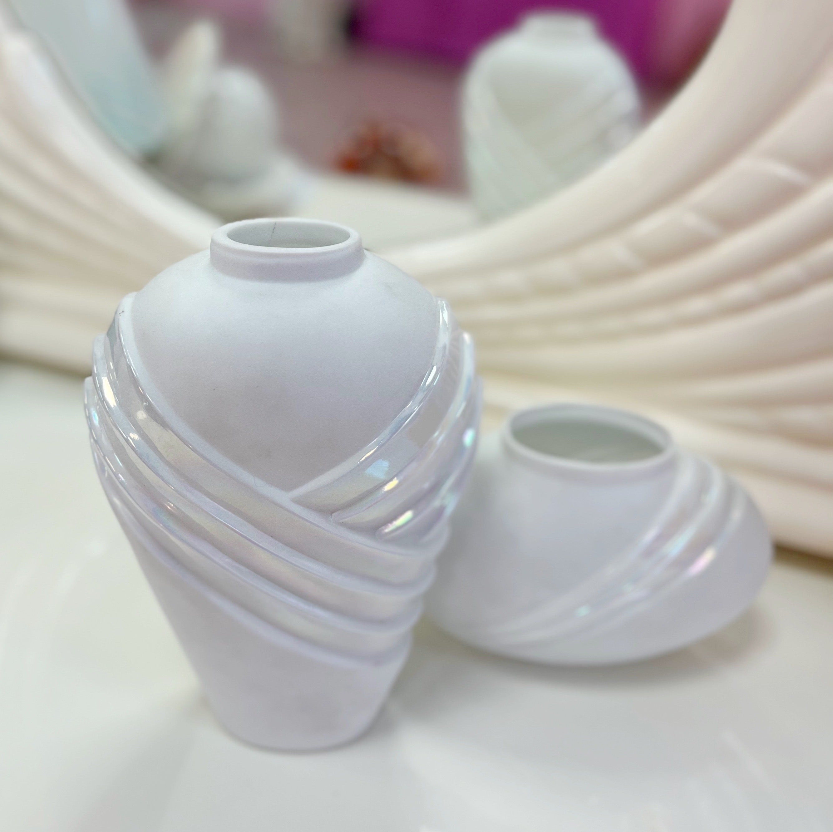 Paire de vases 80s drapés iridescent
