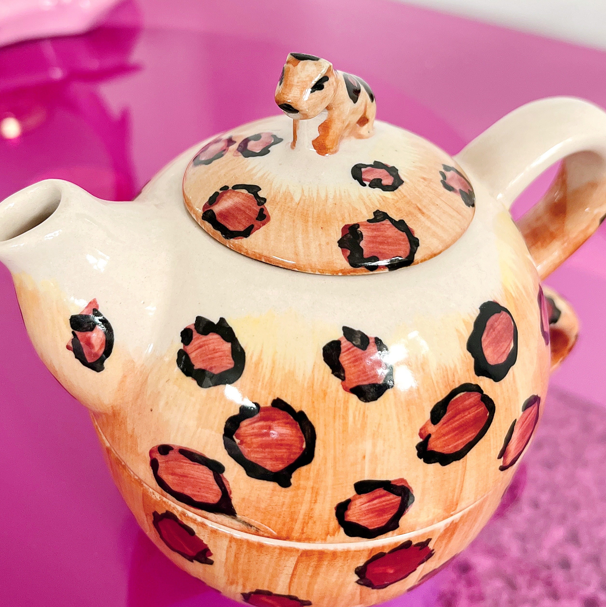 Petite théière léopard vintage