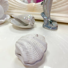 Load image into Gallery viewer, Coffret à bijoux coquillage vintage paillettes 80s
