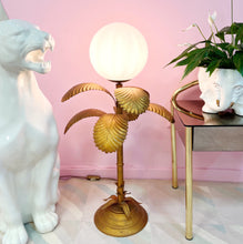 Load image into Gallery viewer, Lampe palmier Gold Hollywood Regency 70s
