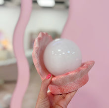 Load image into Gallery viewer, Lampe coquillage rose 80s granitée
