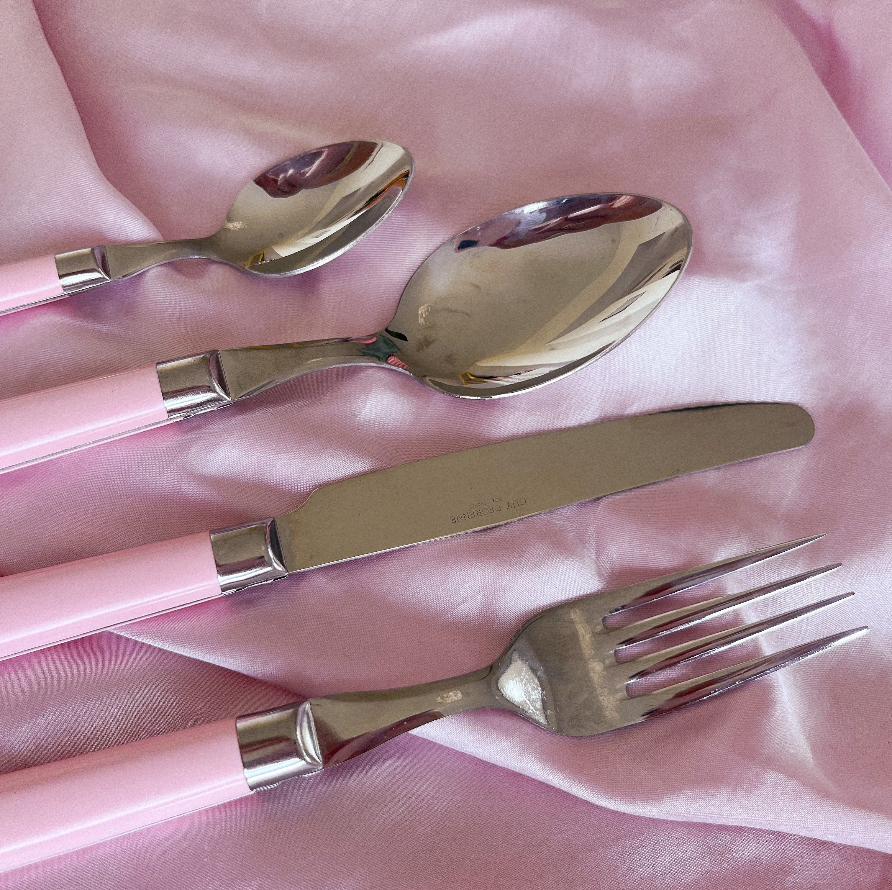 Set de 24 couverts rose Guy Degrenne – Made in France - Années 80