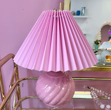Load image into Gallery viewer, Lampe twist rose 80s
