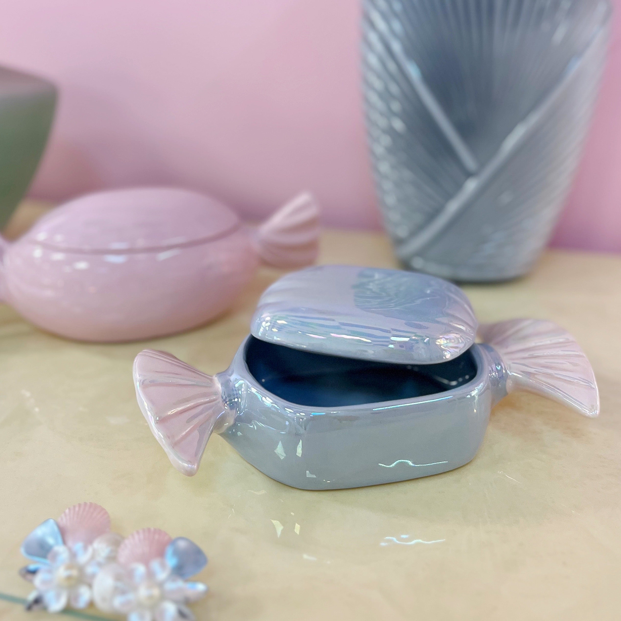 Boîte Bonbon en Porcelaine Iridescente – Italie, 70’s