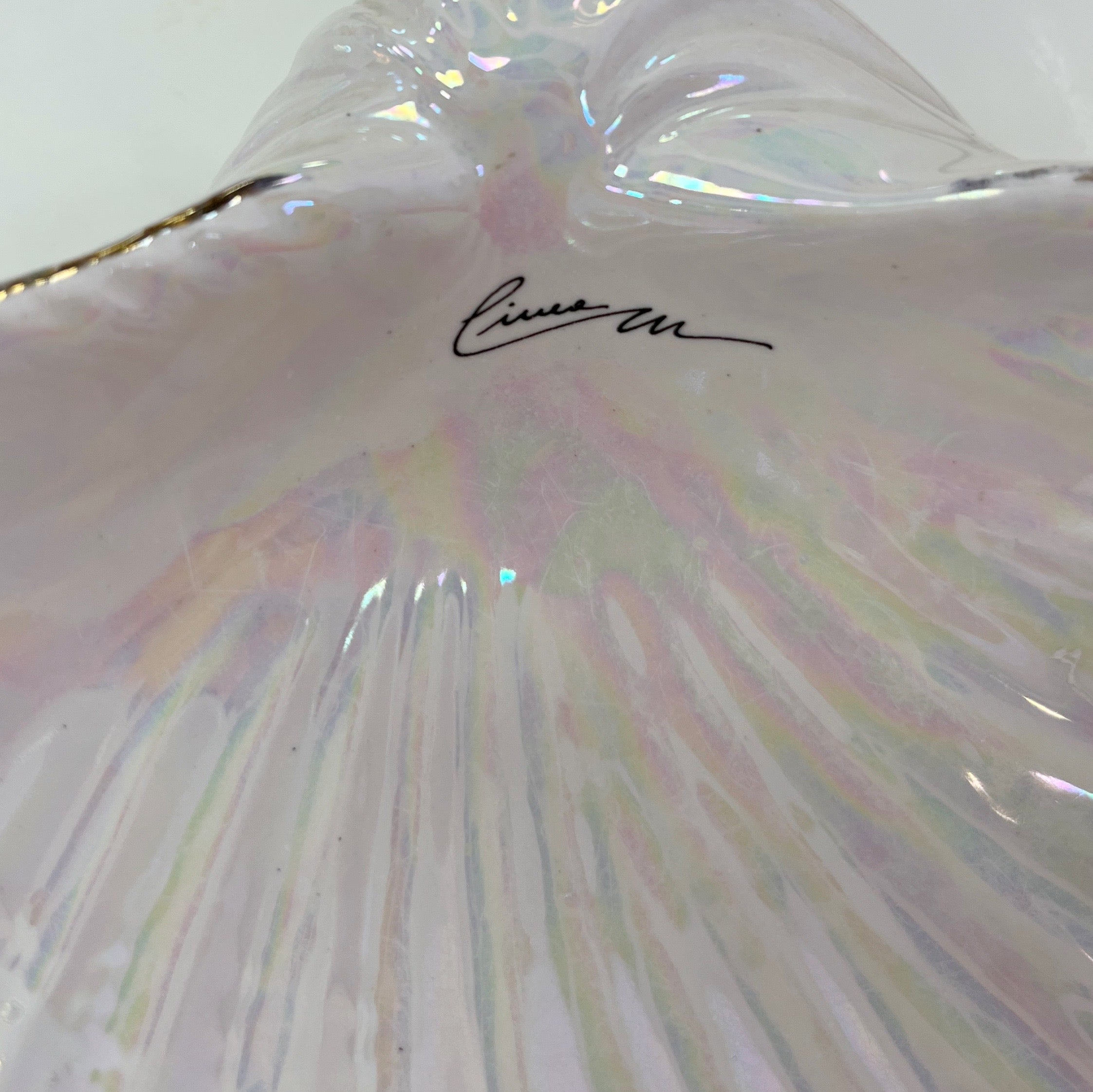 Coupe coquillage iridescente et dorures 70s