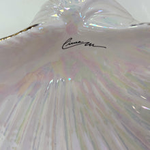 Load image into Gallery viewer, Coupe coquillage iridescente et dorures 70s

