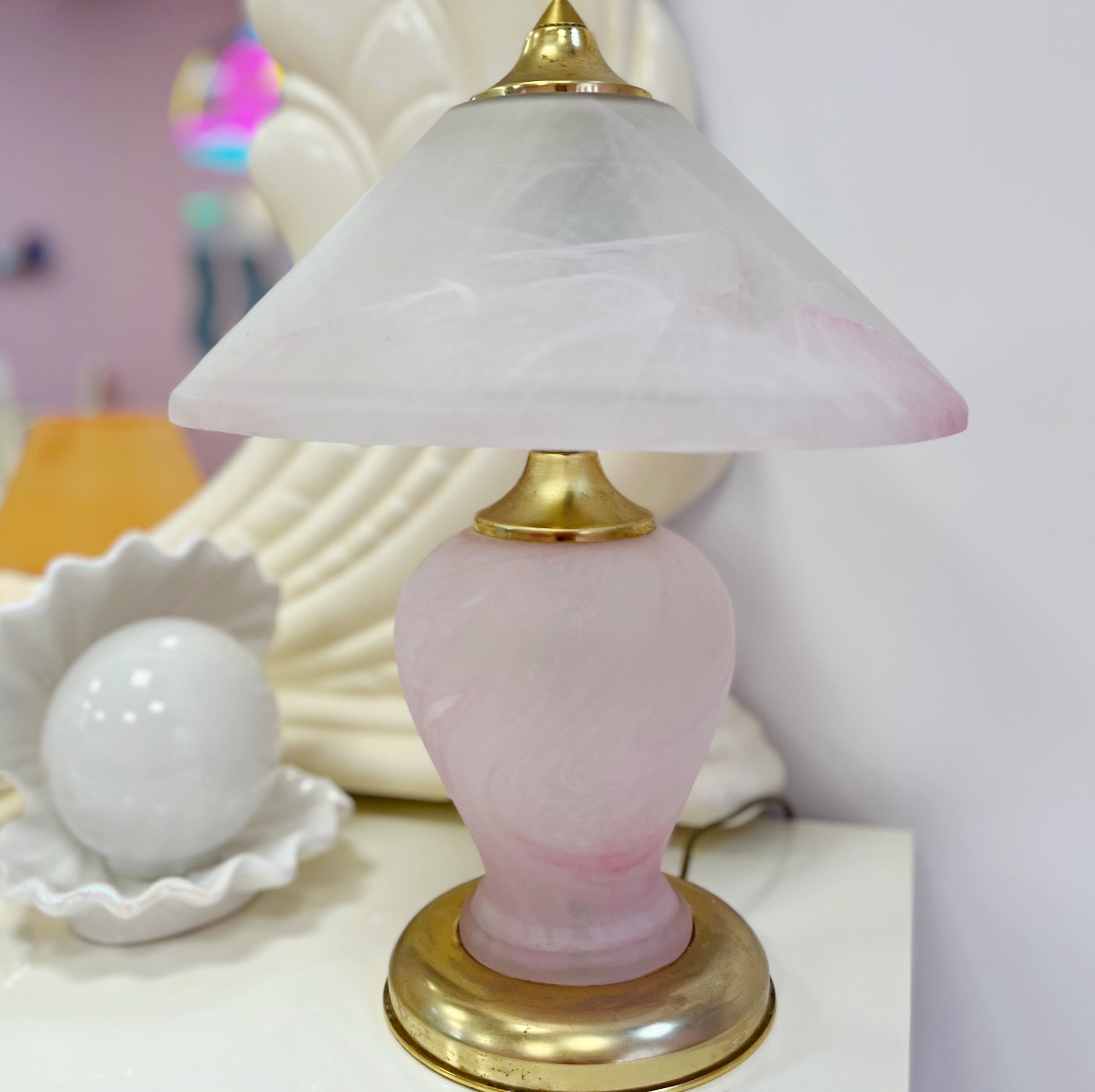 Lampe en verre rose Murano et laiton