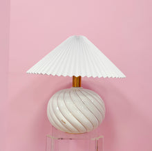 Charger l&#39;image dans la galerie, Lampe swirl vintage Italy 70s
