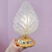 Load image into Gallery viewer, Lampe laiton &amp; feuille en verre texturé – Années 80
