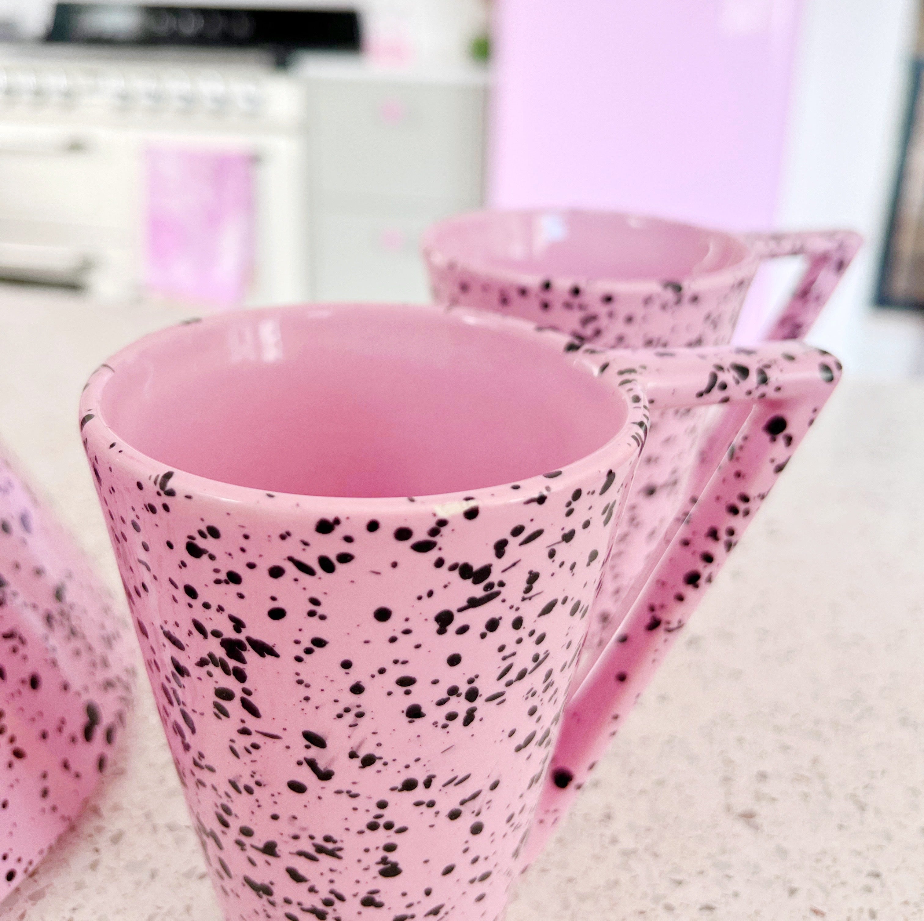 Théière vintage Memphis Design rose mouchetée