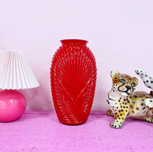 Load image into Gallery viewer, Vase Anchor Hocking 80s rubis
