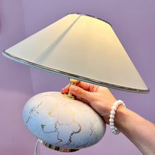 Load image into Gallery viewer, Lampe en Céramique Pastel – Années 80
